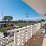 Apartment Seaside Serenity