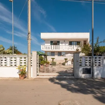 Seaside Serenity Apartment